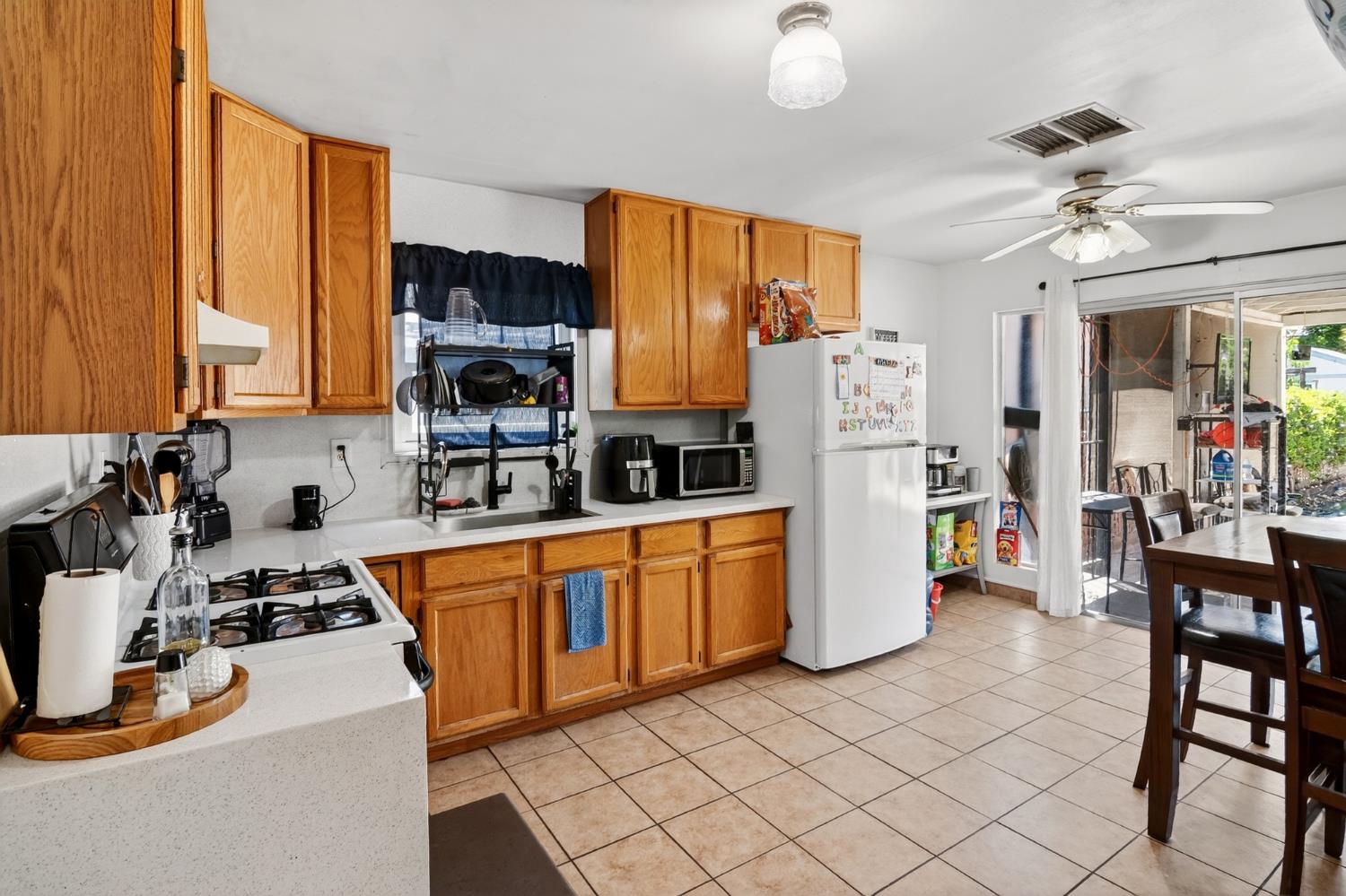406 E Edison St, Manteca, CA 95336