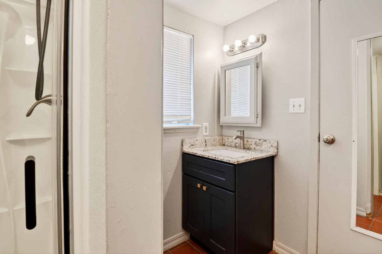 406 E Edison St, Manteca, CA 95336
