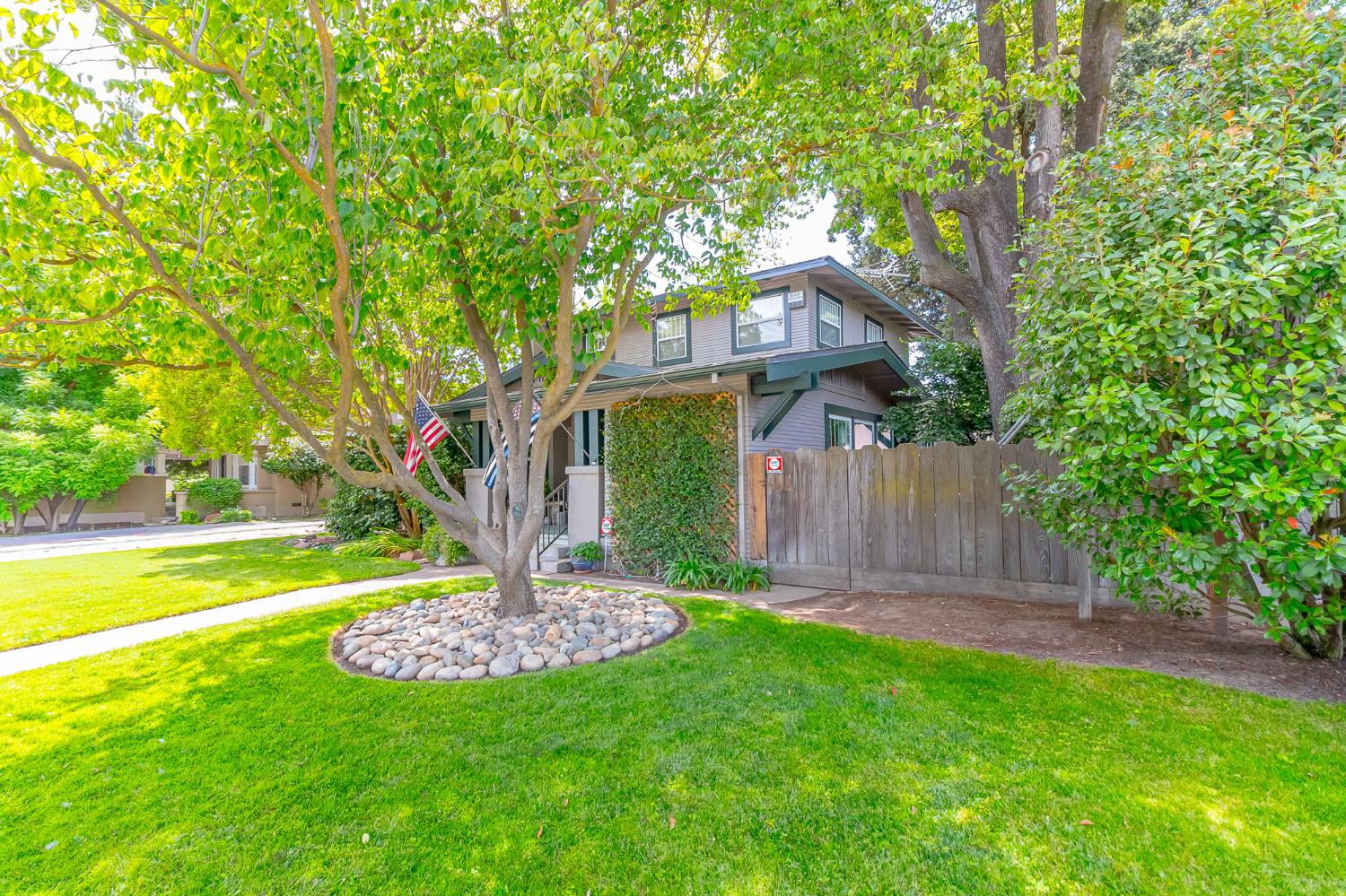318 California Ave, Oakdale, CA 95361