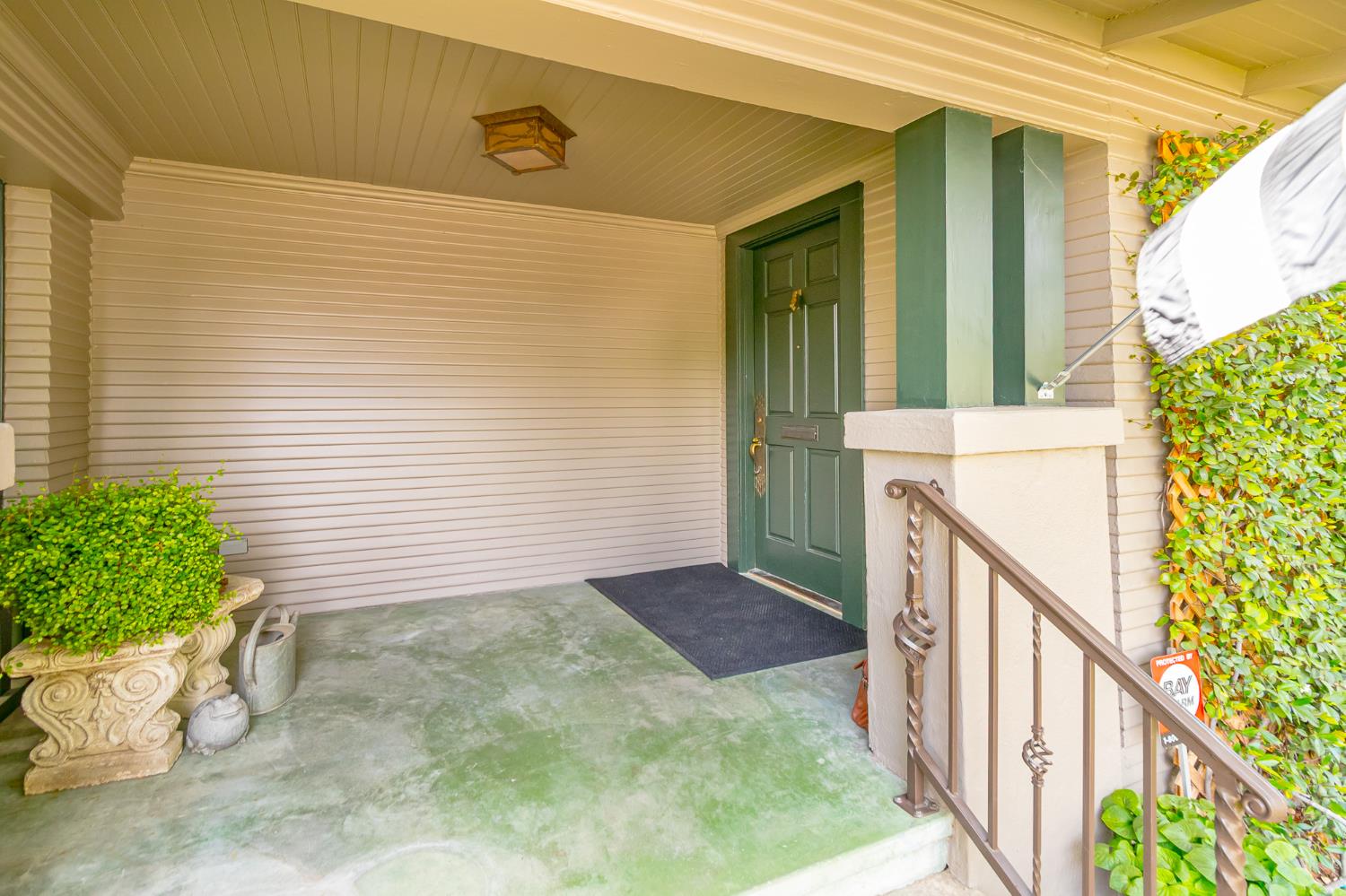 318 California Ave, Oakdale, CA 95361