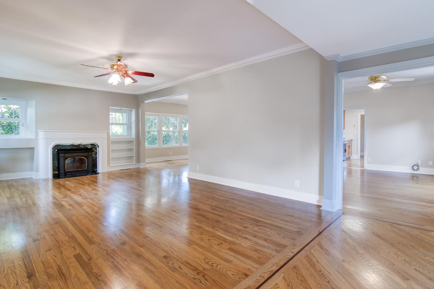 318 California Ave, Oakdale, CA 95361