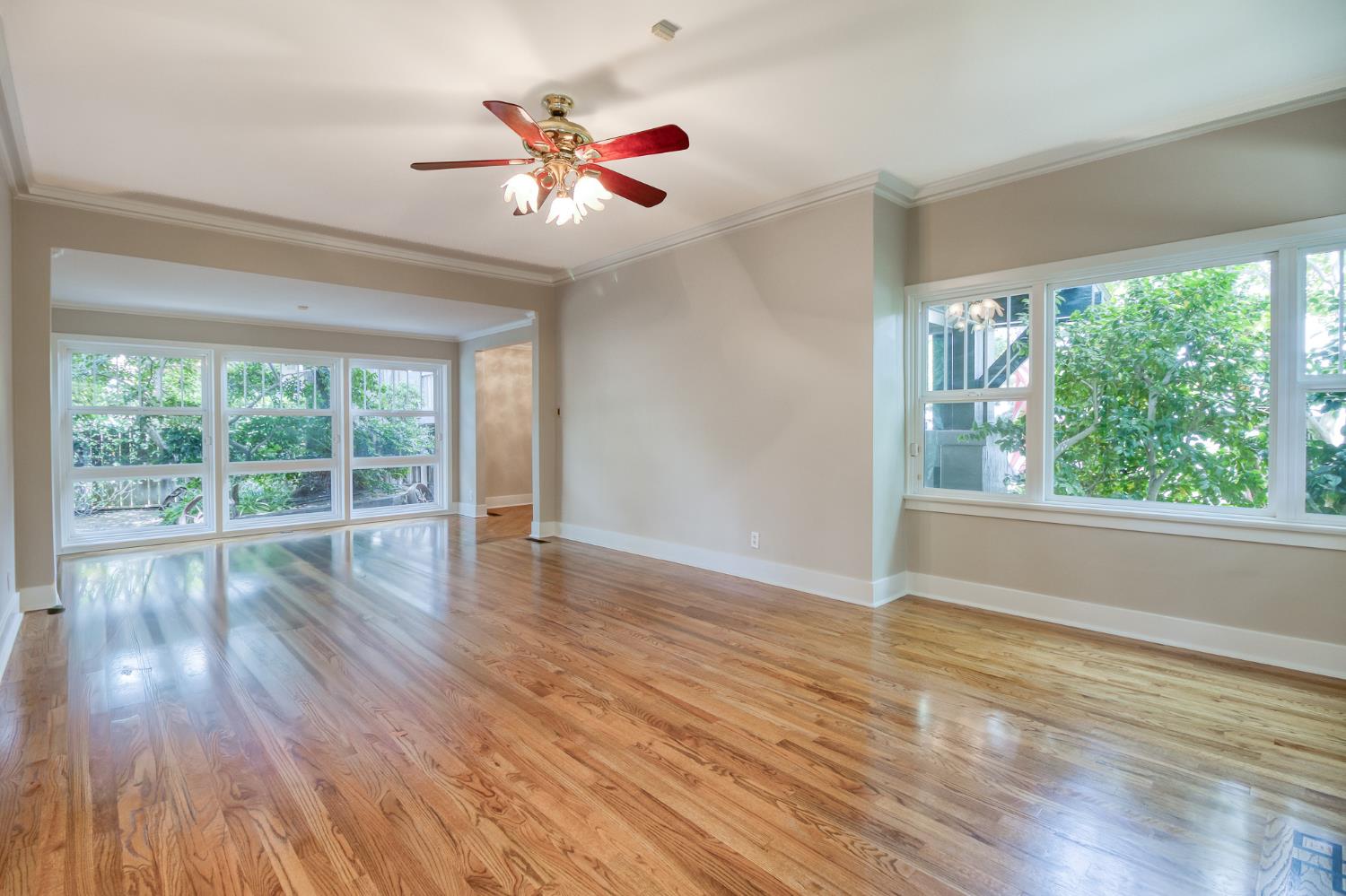 318 California Ave, Oakdale, CA 95361