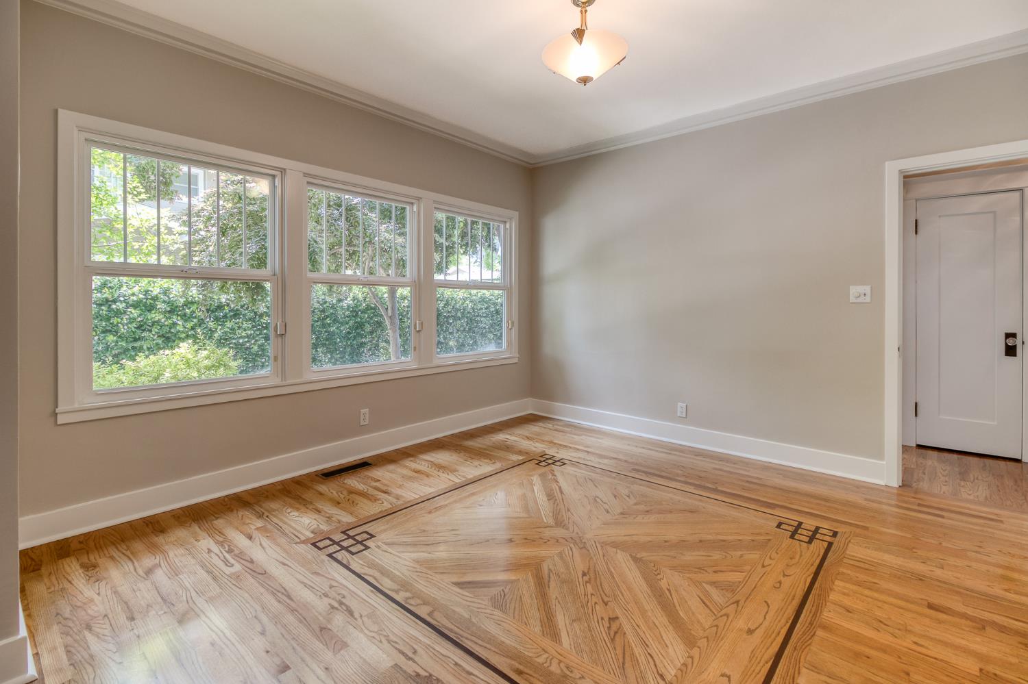 318 California Ave, Oakdale, CA 95361