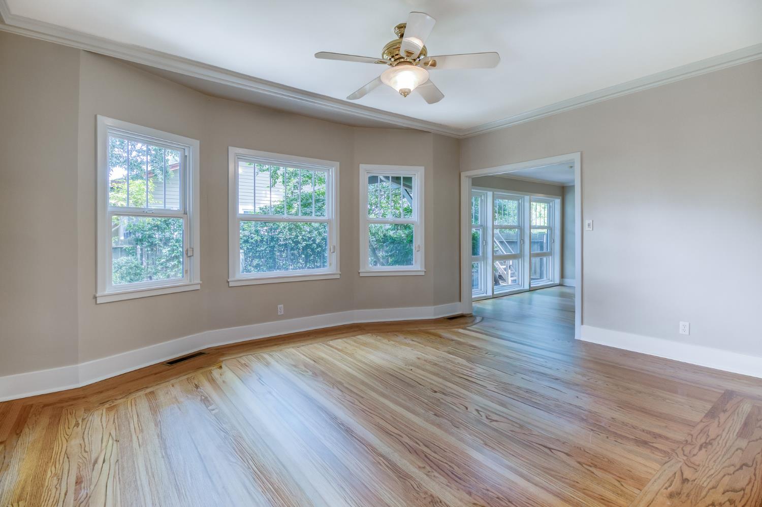 318 California Ave, Oakdale, CA 95361