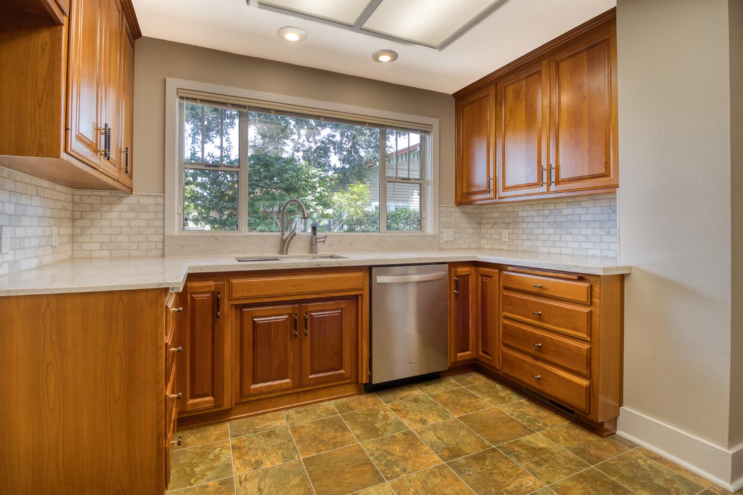 318 California Ave, Oakdale, CA 95361