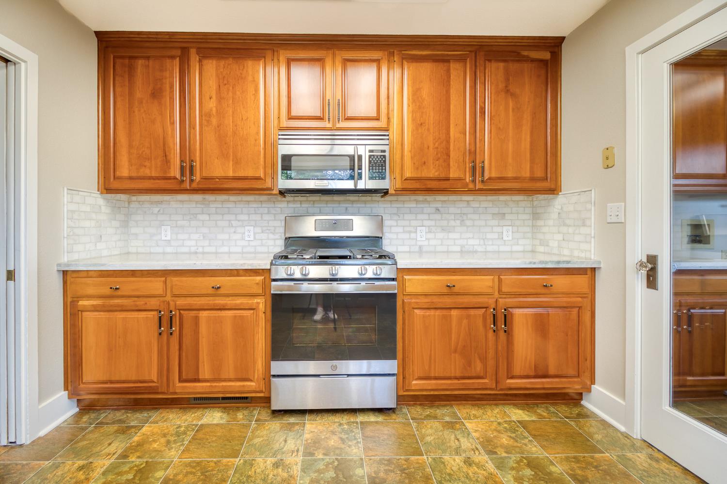 318 California Ave, Oakdale, CA 95361