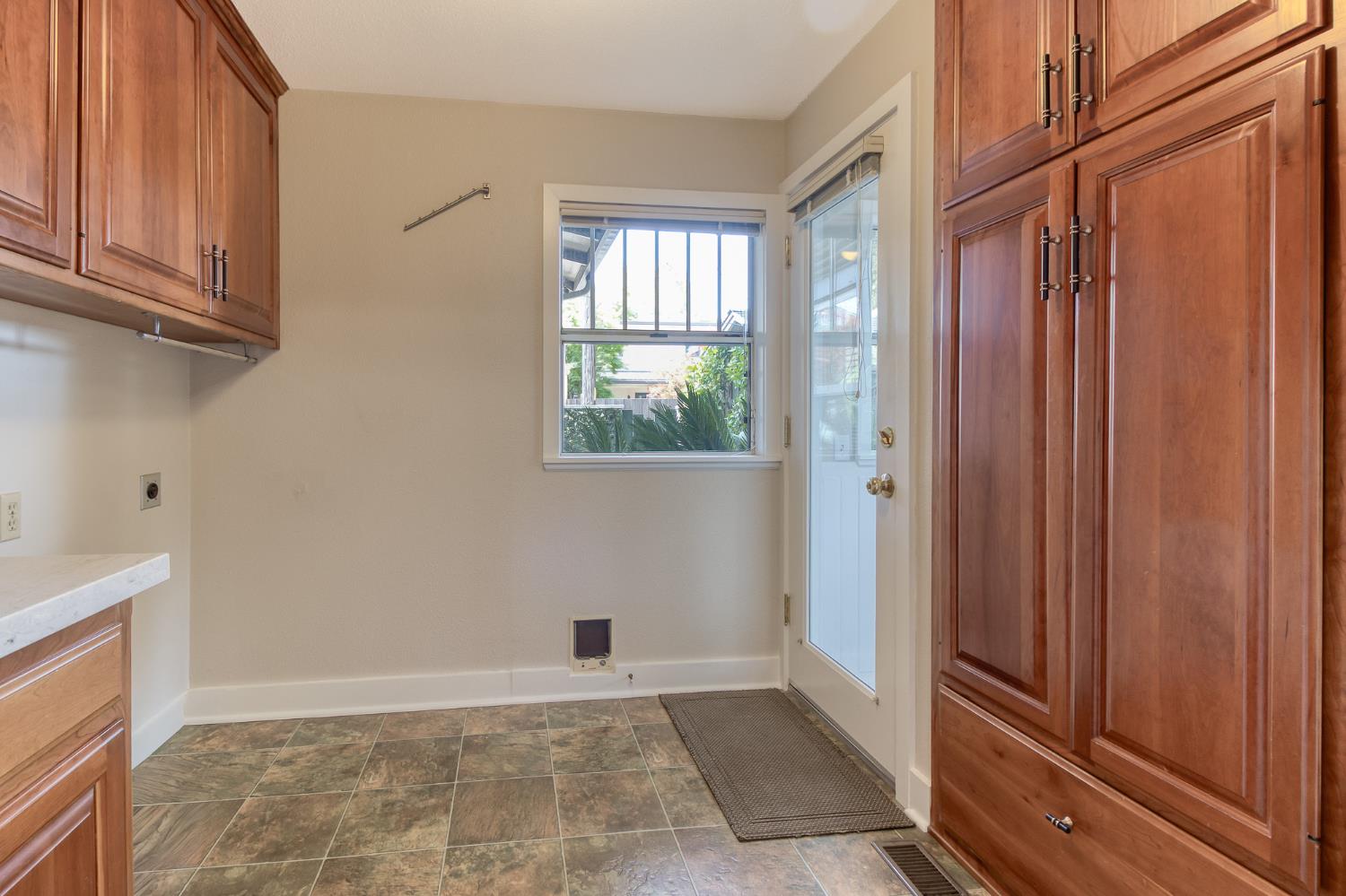 318 California Ave, Oakdale, CA 95361