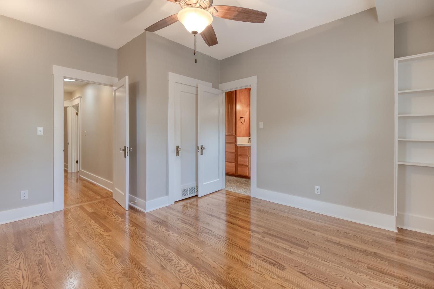 318 California Ave, Oakdale, CA 95361