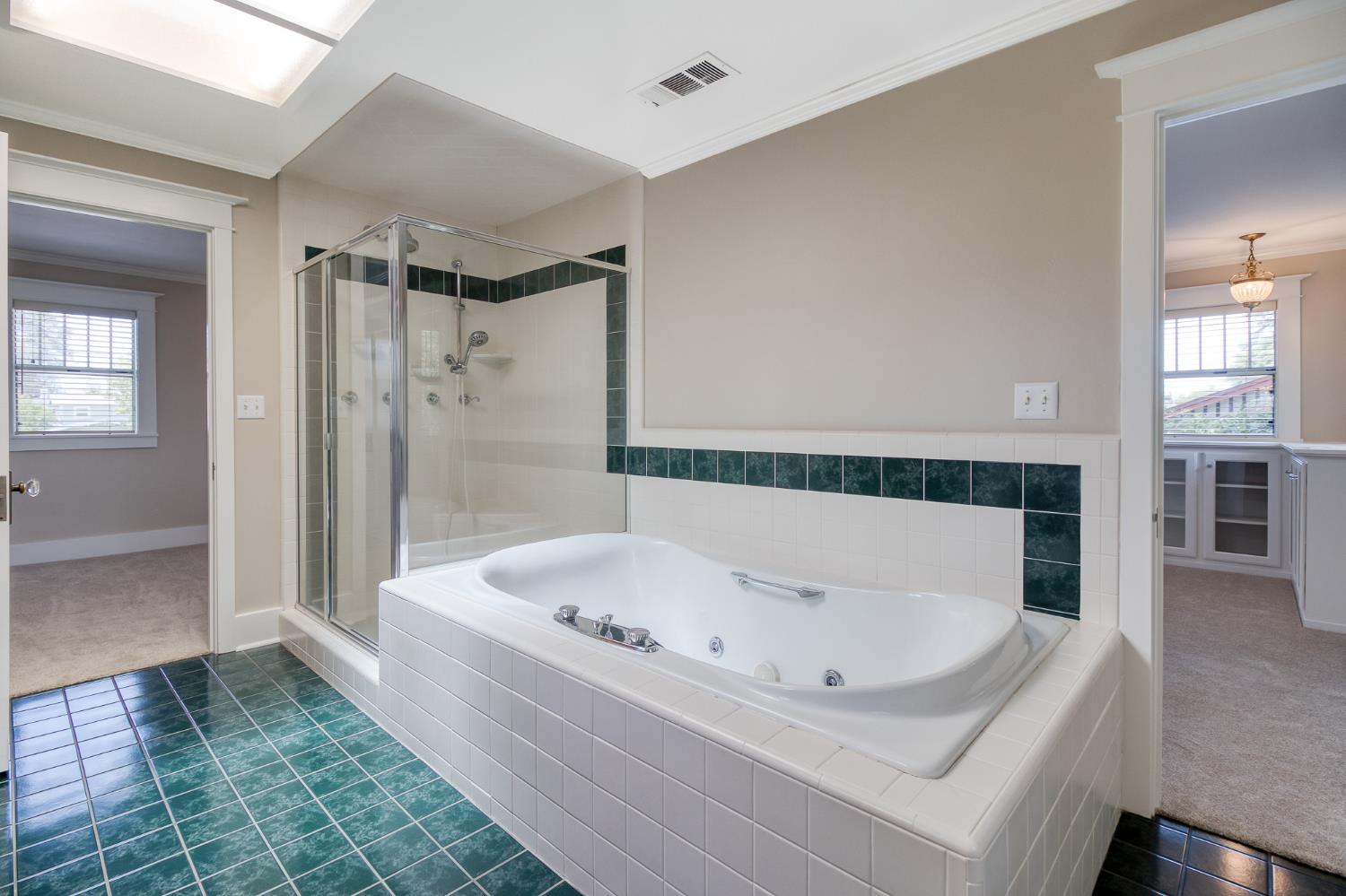 318 California Ave, Oakdale, CA 95361