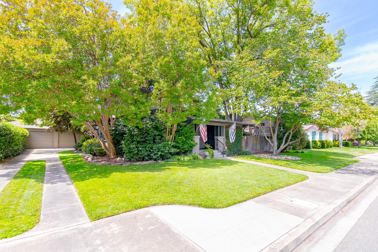 318 California Ave, Oakdale, CA 95361