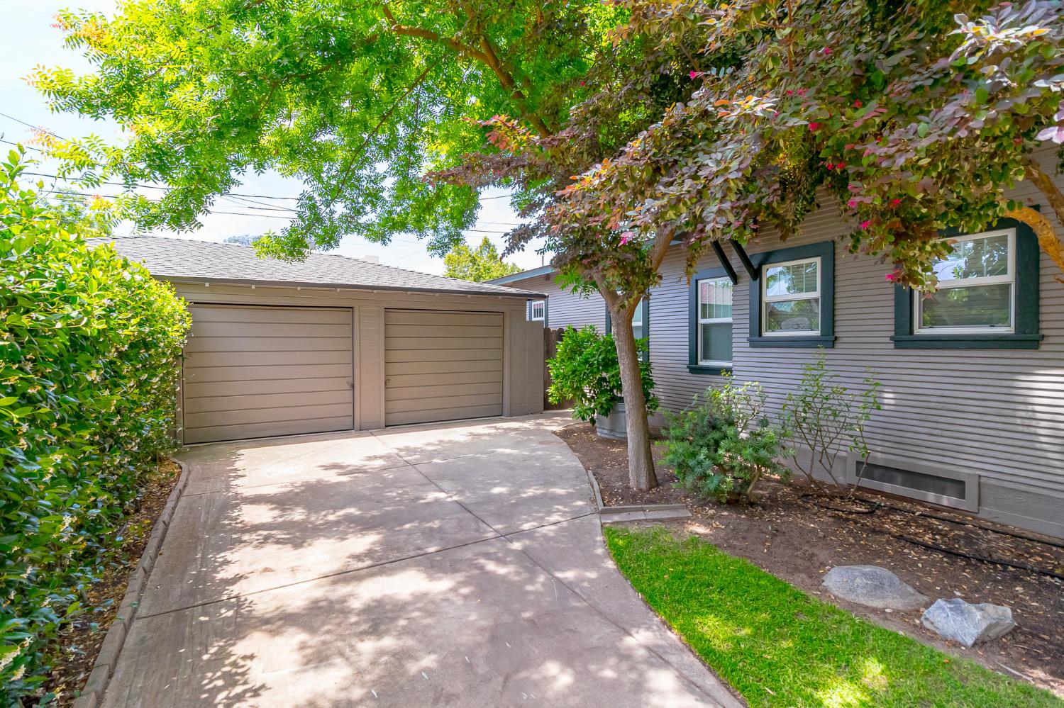 318 California Ave, Oakdale, CA 95361