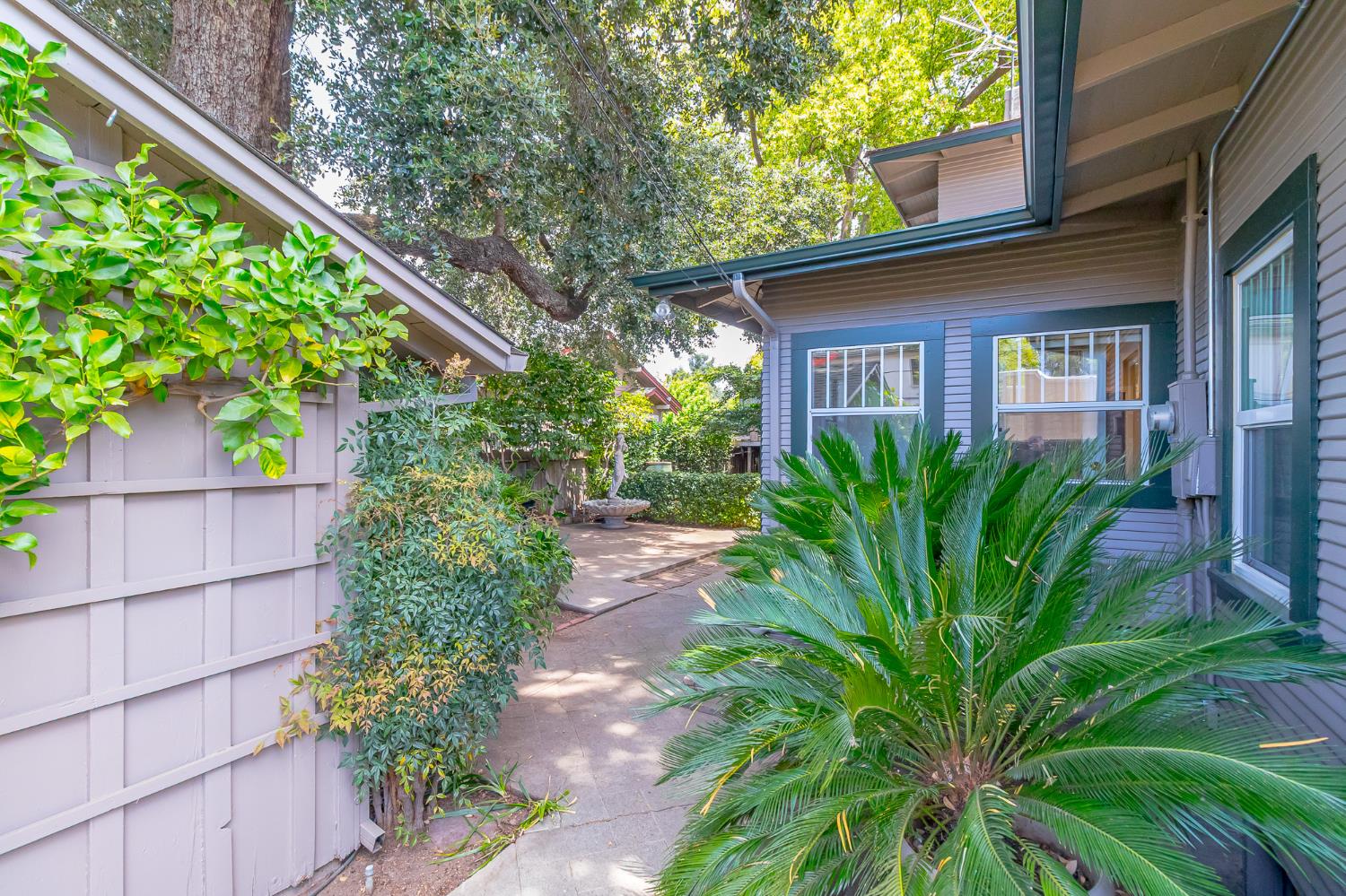 318 California Ave, Oakdale, CA 95361