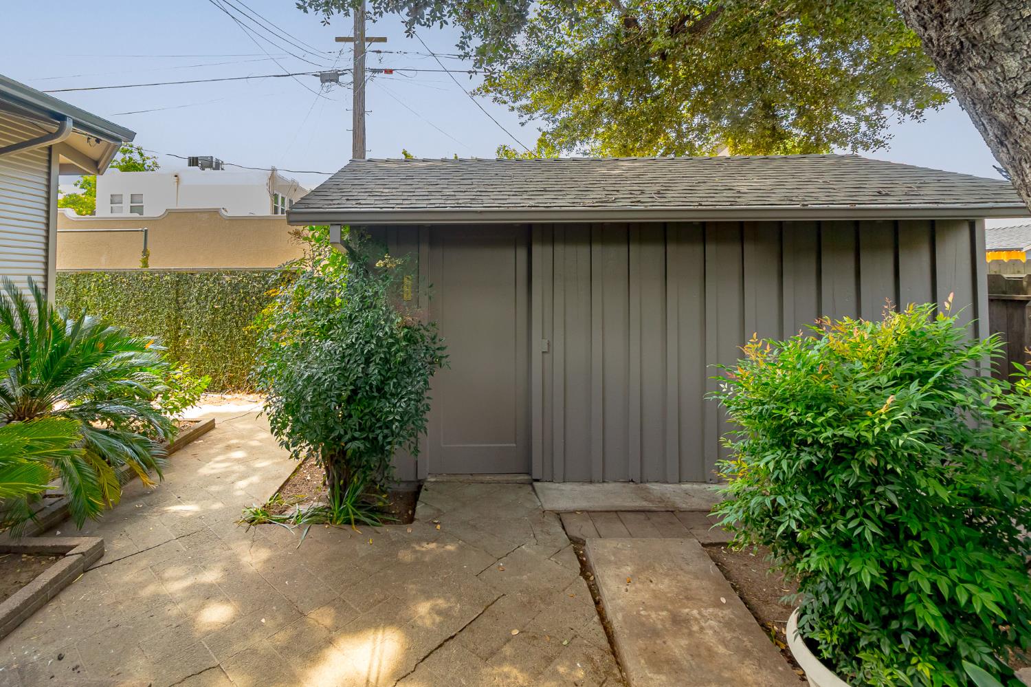 318 California Ave, Oakdale, CA 95361