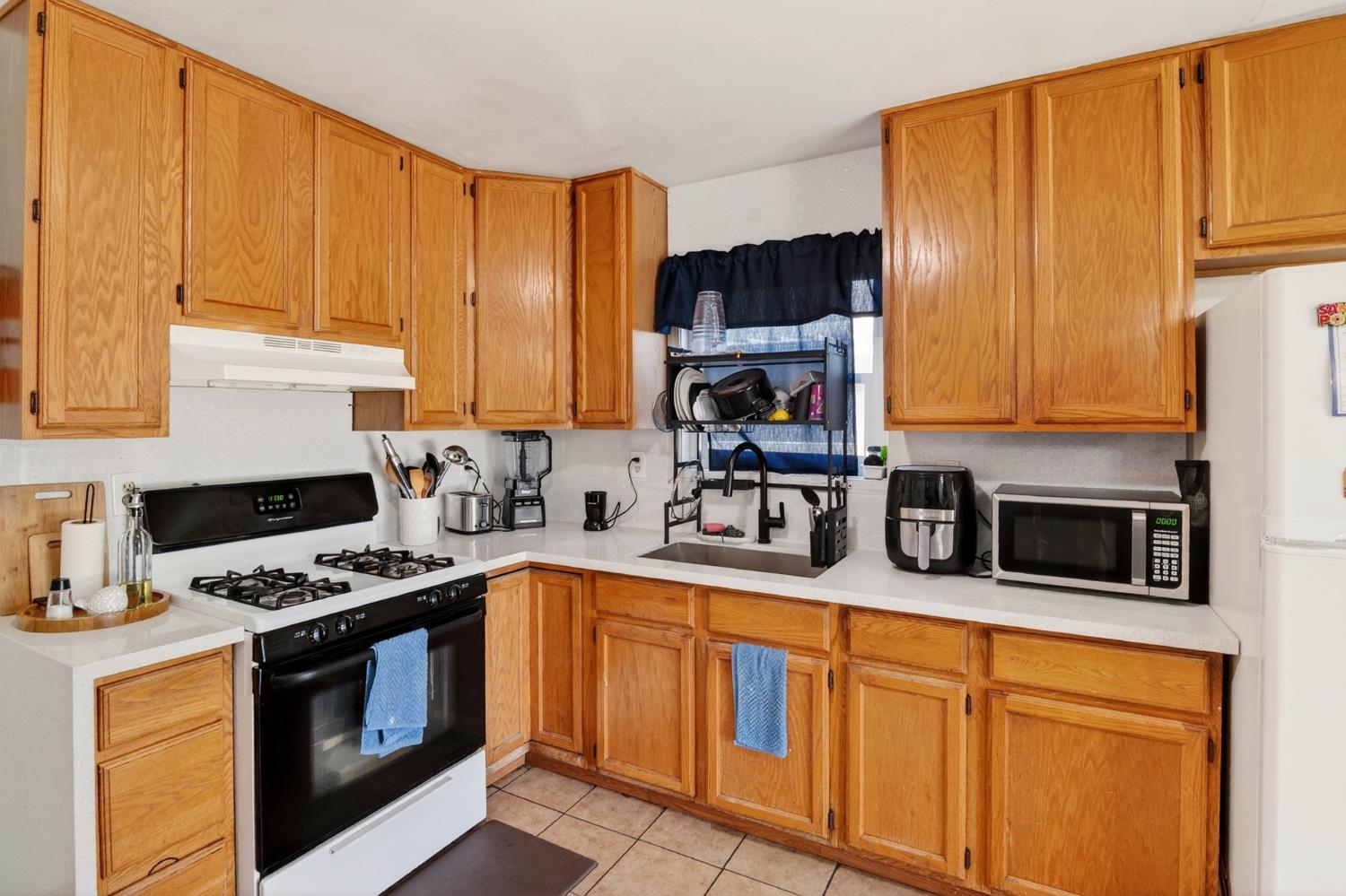 406 E Edison St, Manteca, CA 95336
