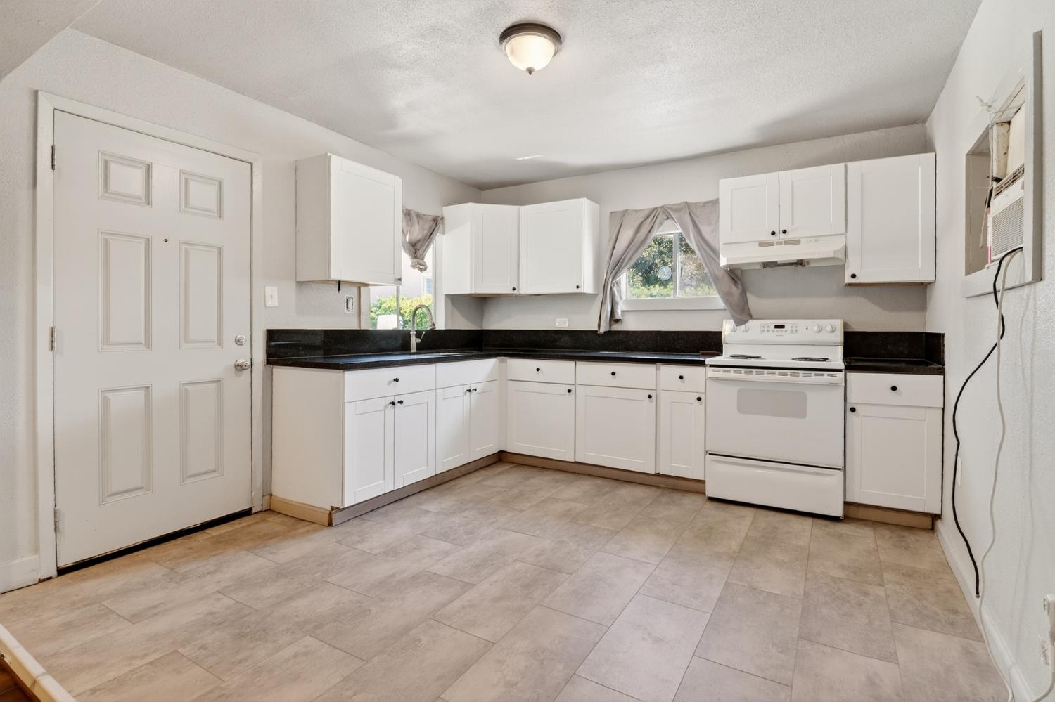 406 E Edison St, Manteca, CA 95336