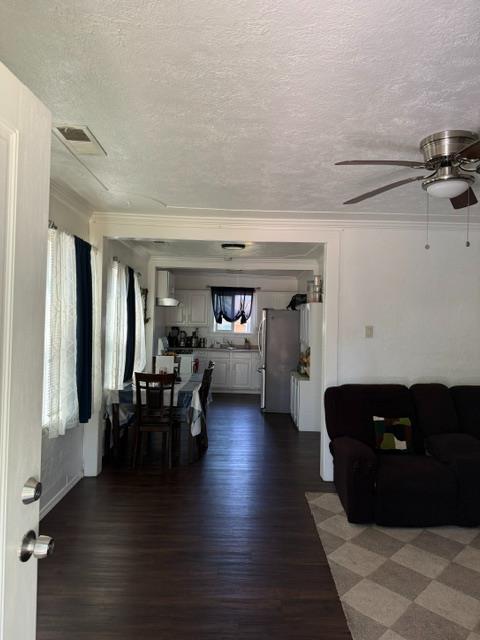 328 E 20th St, Merced, CA 95340
