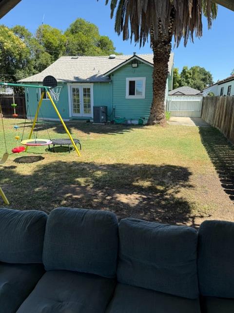 328 E 20th St, Merced, CA 95340