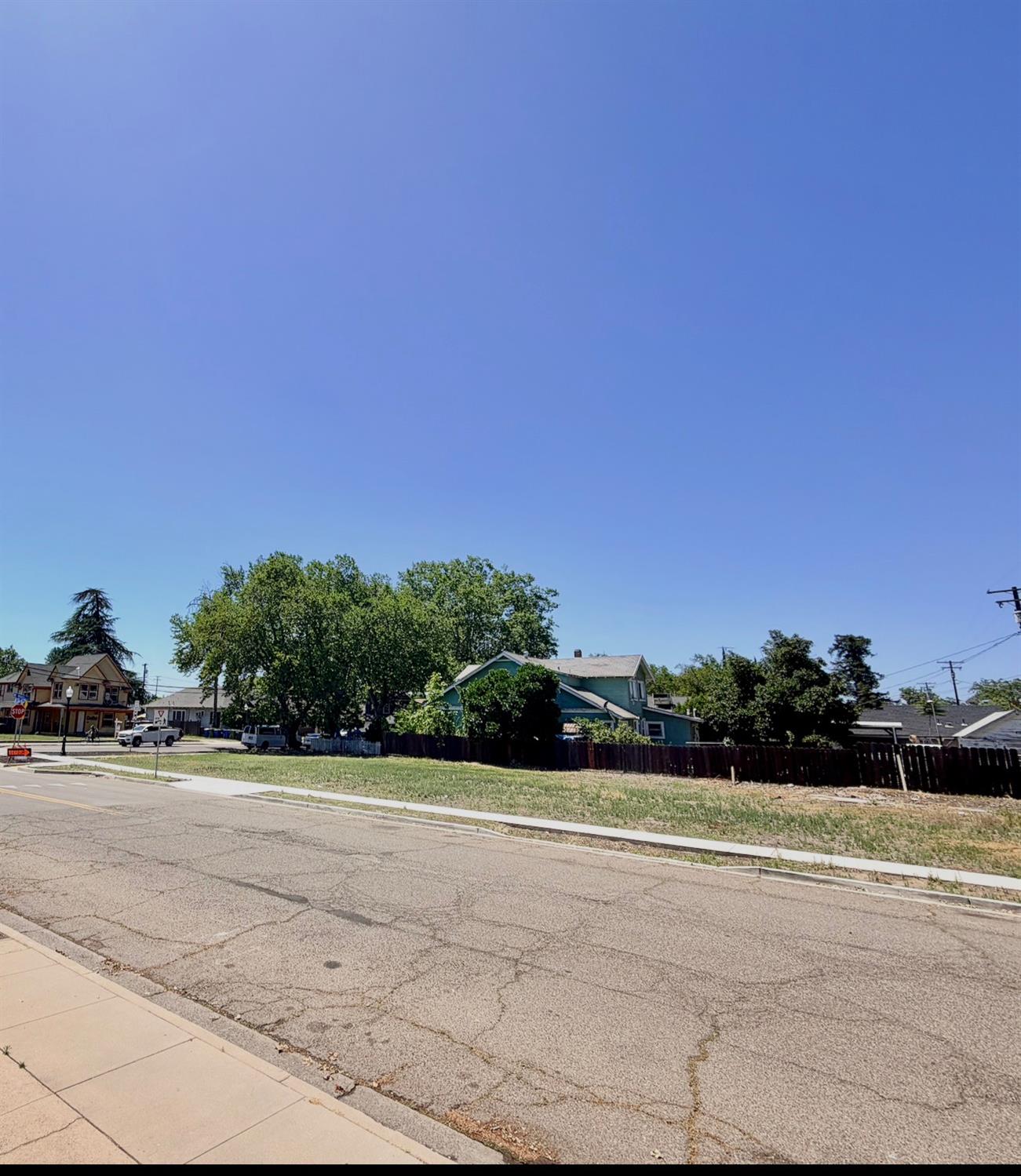 301 W Main St, Turlock, CA 95380