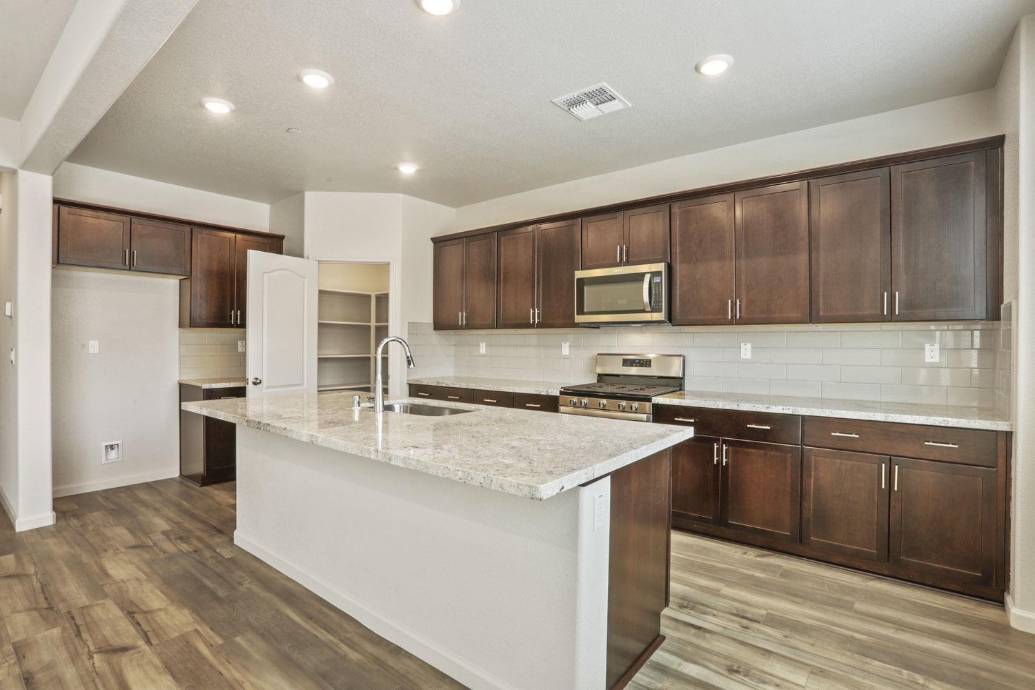 1863 Lateral Ave, Manteca, CA 95337