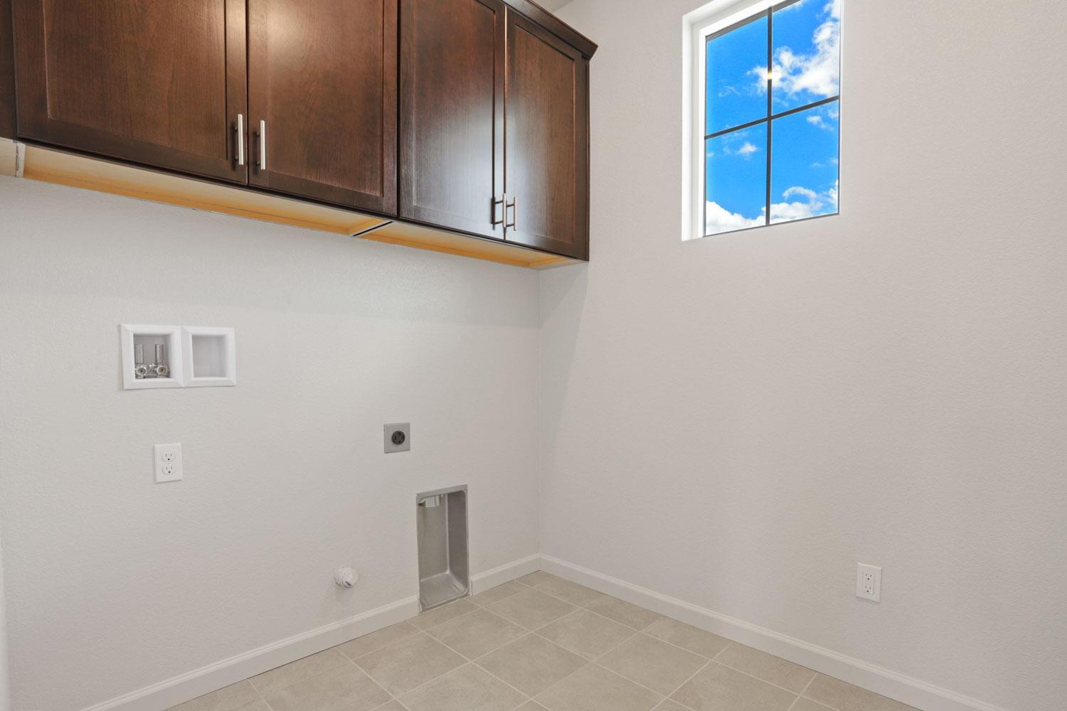 1863 Lateral Ave, Manteca, CA 95337