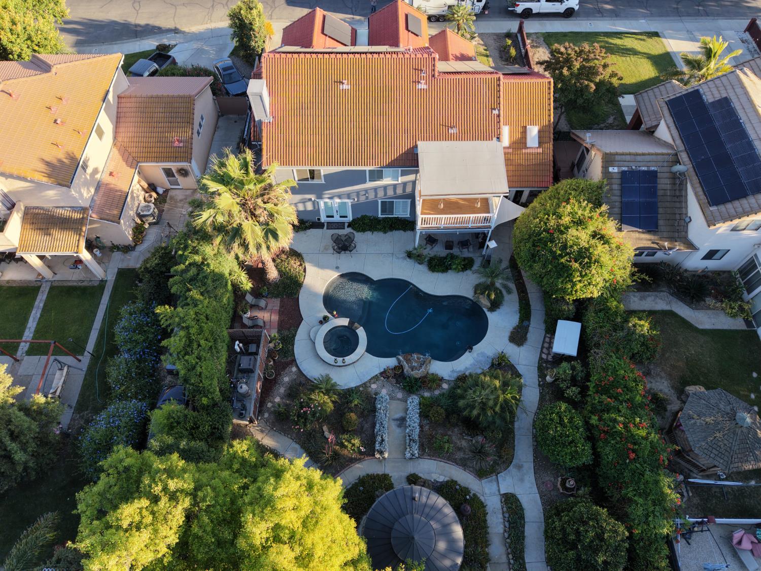 416 Crescent Dr, Los Banos, CA 93635