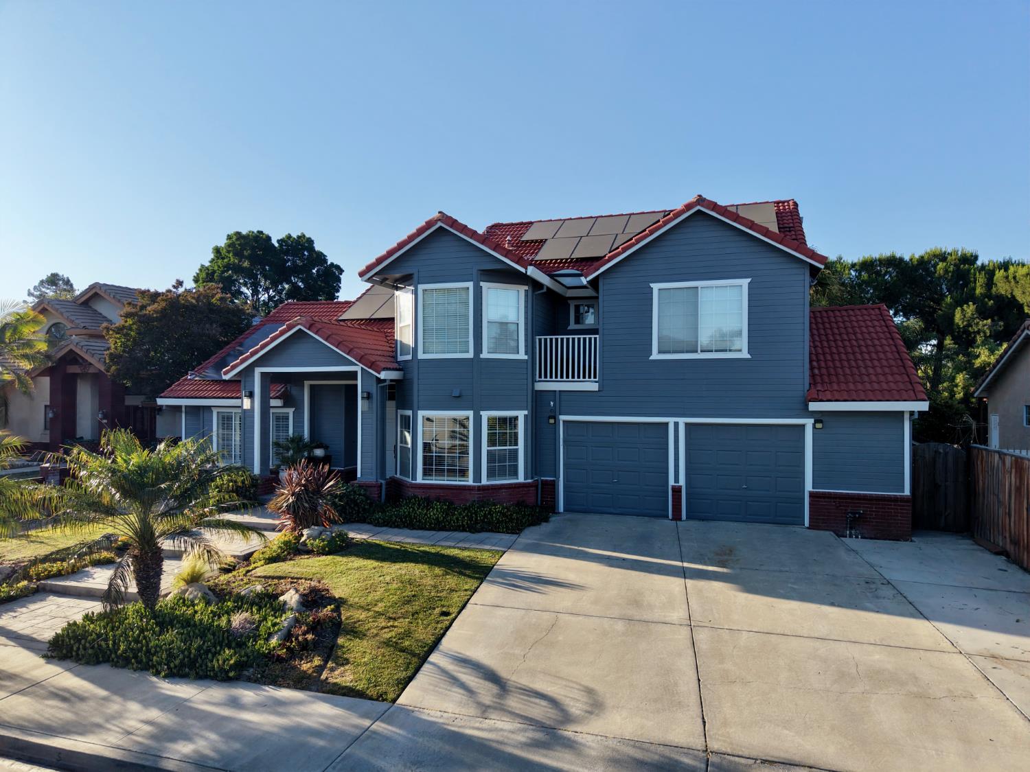 416 Crescent Dr, Los Banos, CA 93635