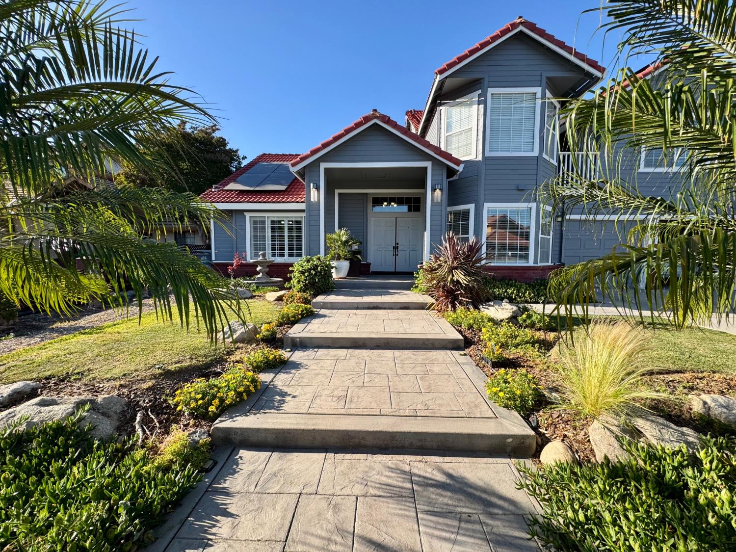 416 Crescent Dr, Los Banos, CA 93635