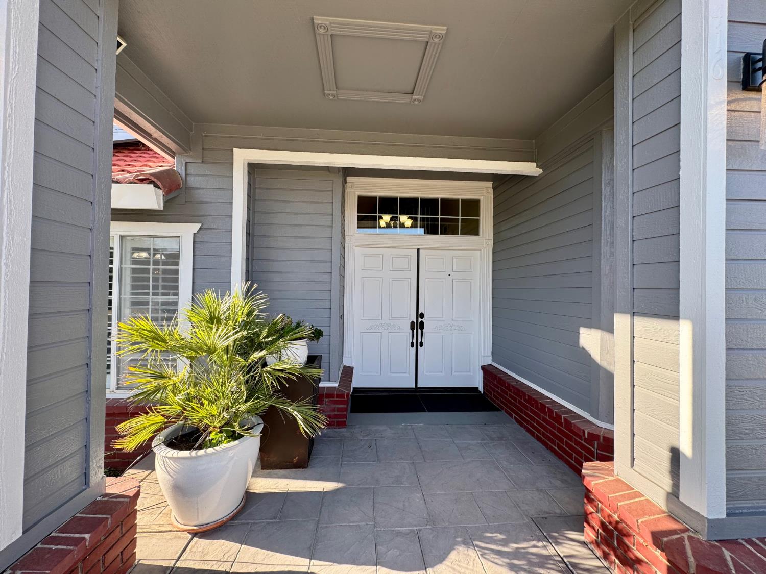 416 Crescent Dr, Los Banos, CA 93635