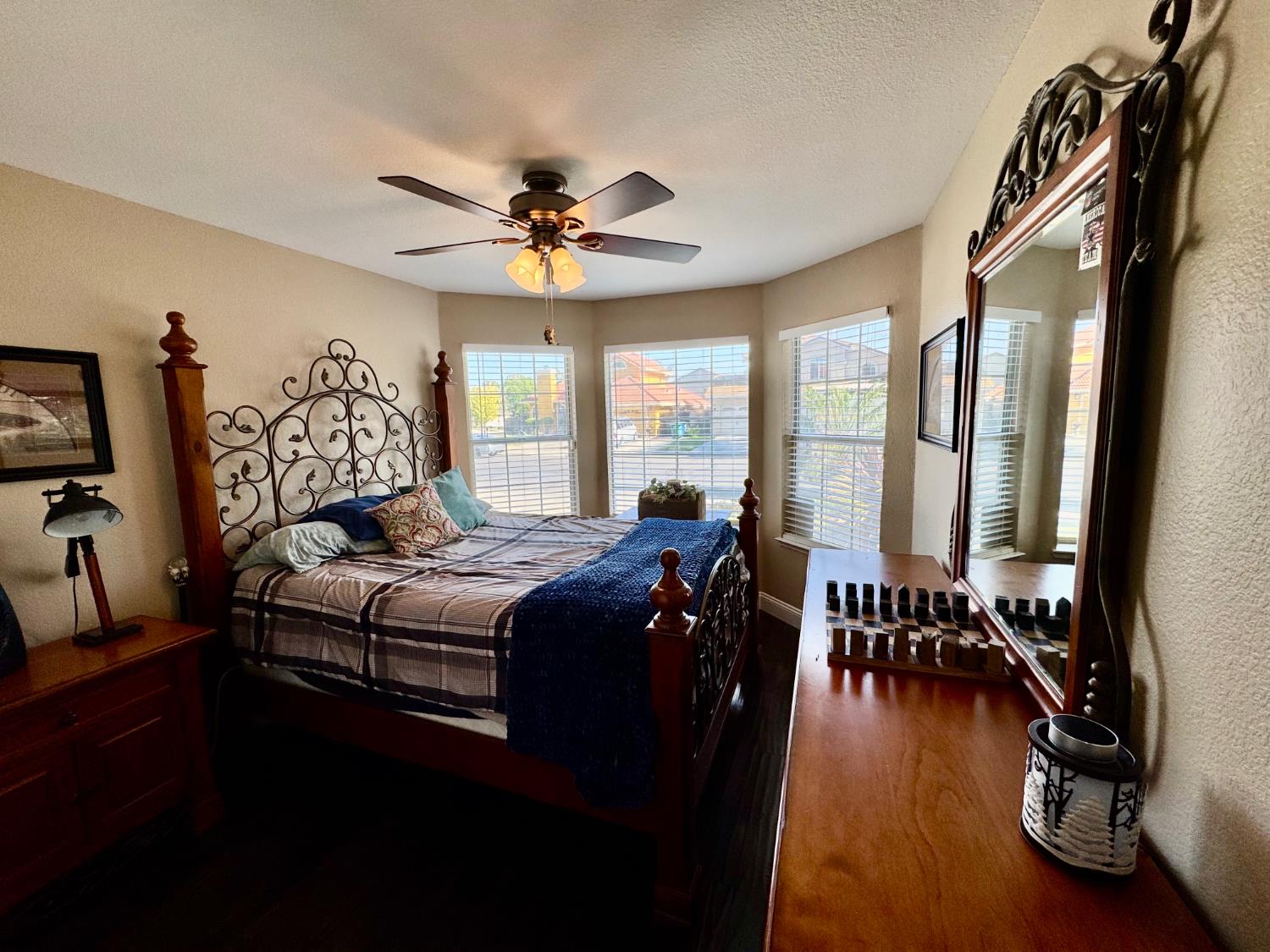 416 Crescent Dr, Los Banos, CA 93635