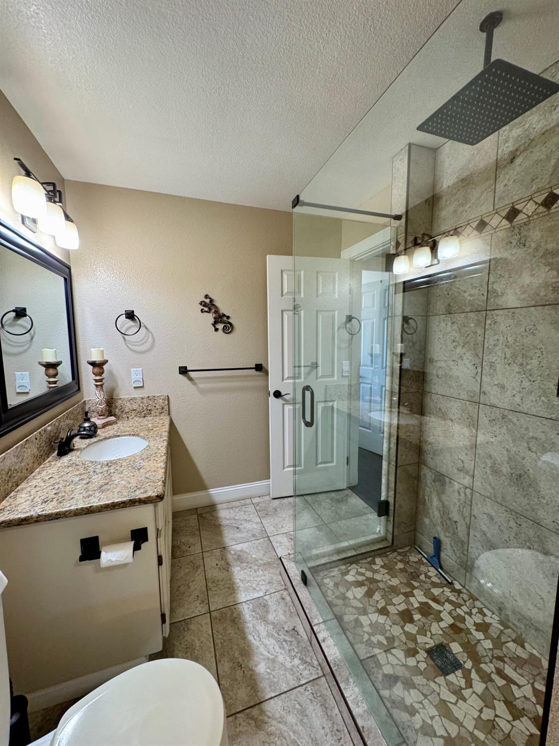 416 Crescent Dr, Los Banos, CA 93635