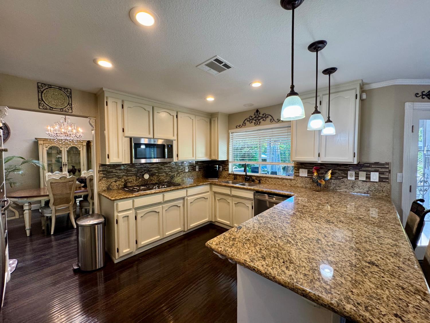 416 Crescent Dr, Los Banos, CA 93635
