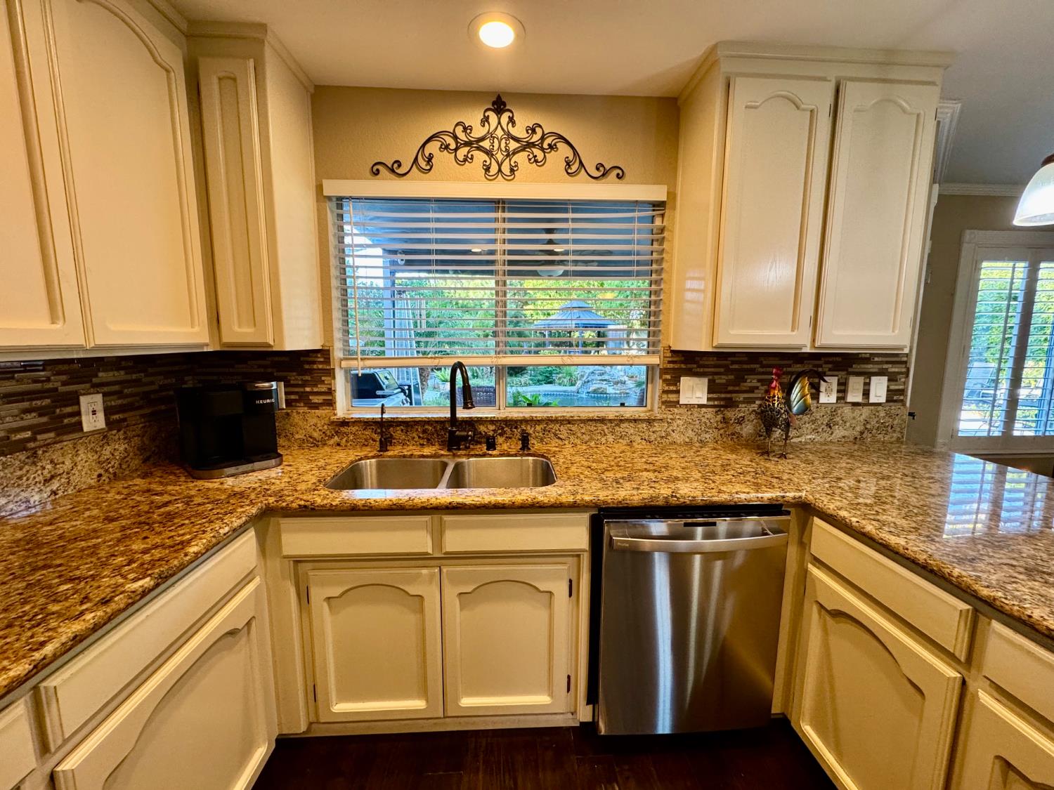 416 Crescent Dr, Los Banos, CA 93635