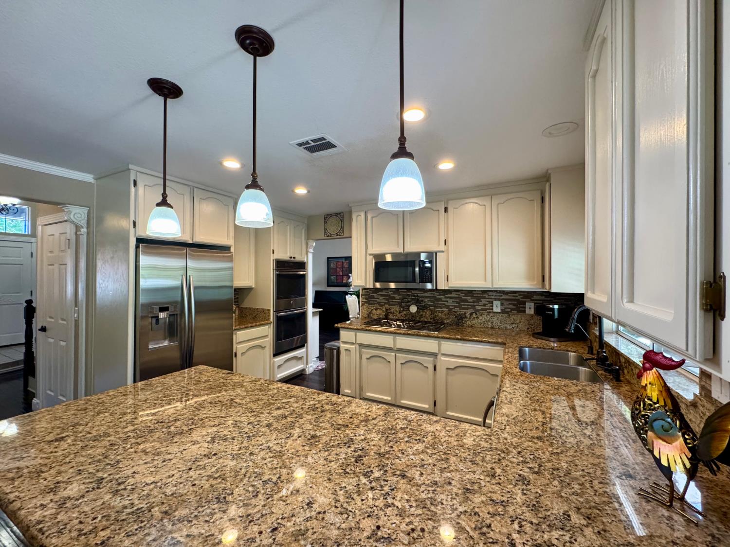 416 Crescent Dr, Los Banos, CA 93635