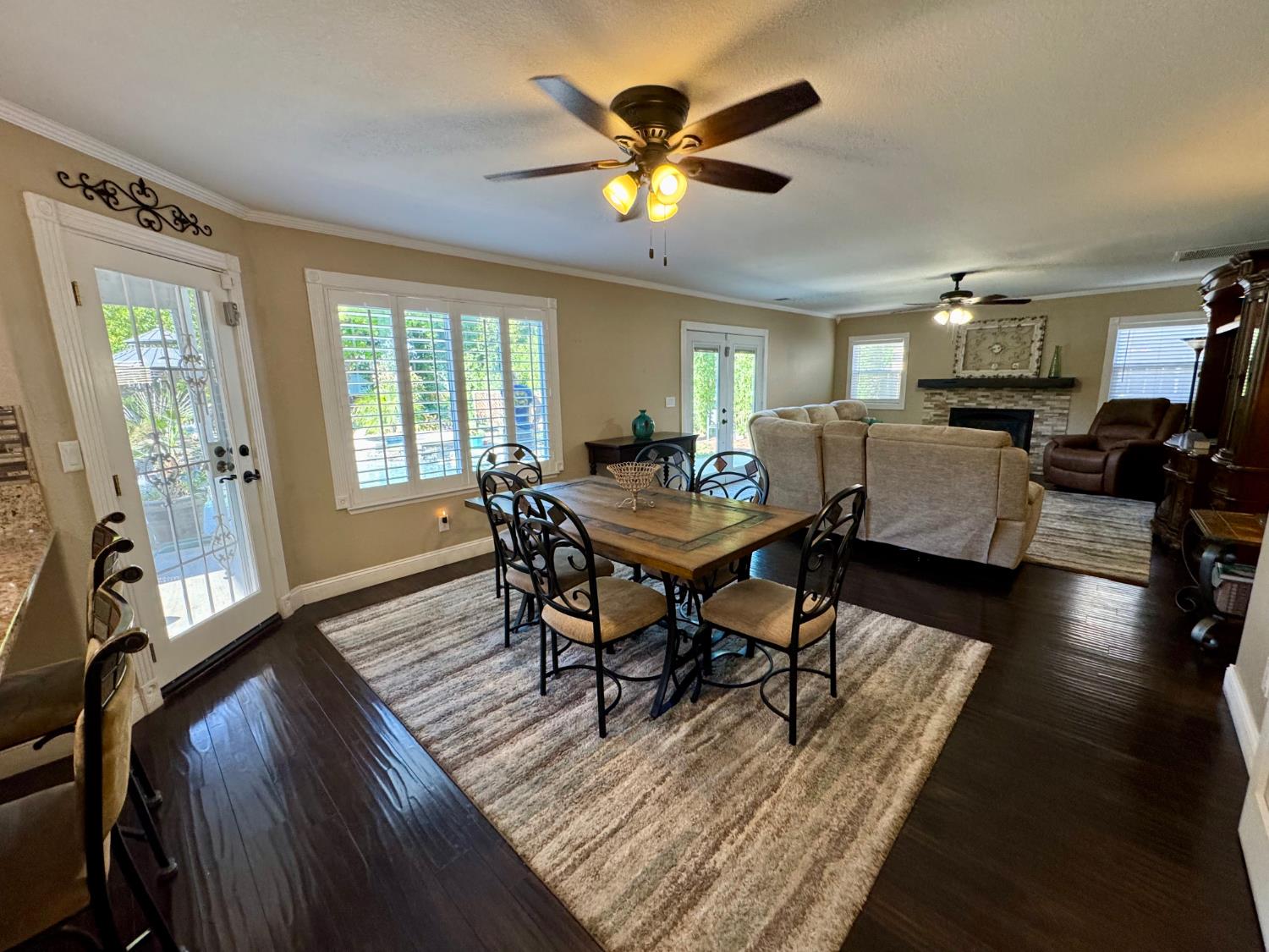 416 Crescent Dr, Los Banos, CA 93635