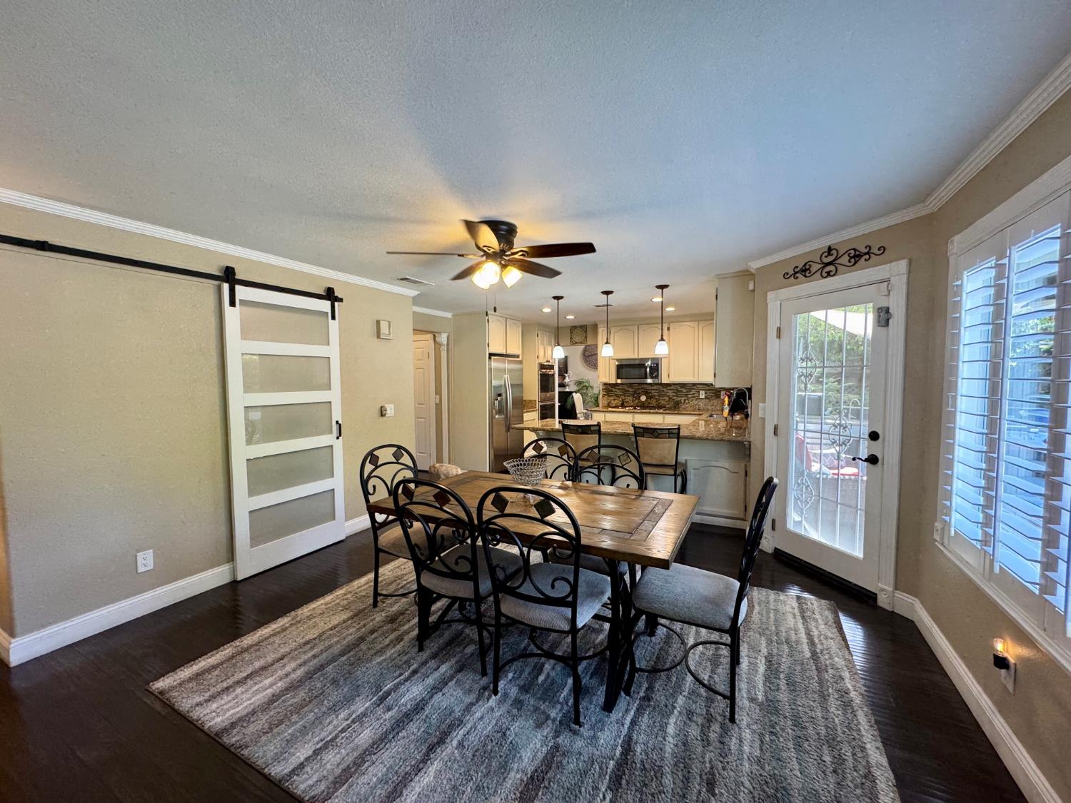 416 Crescent Dr, Los Banos, CA 93635