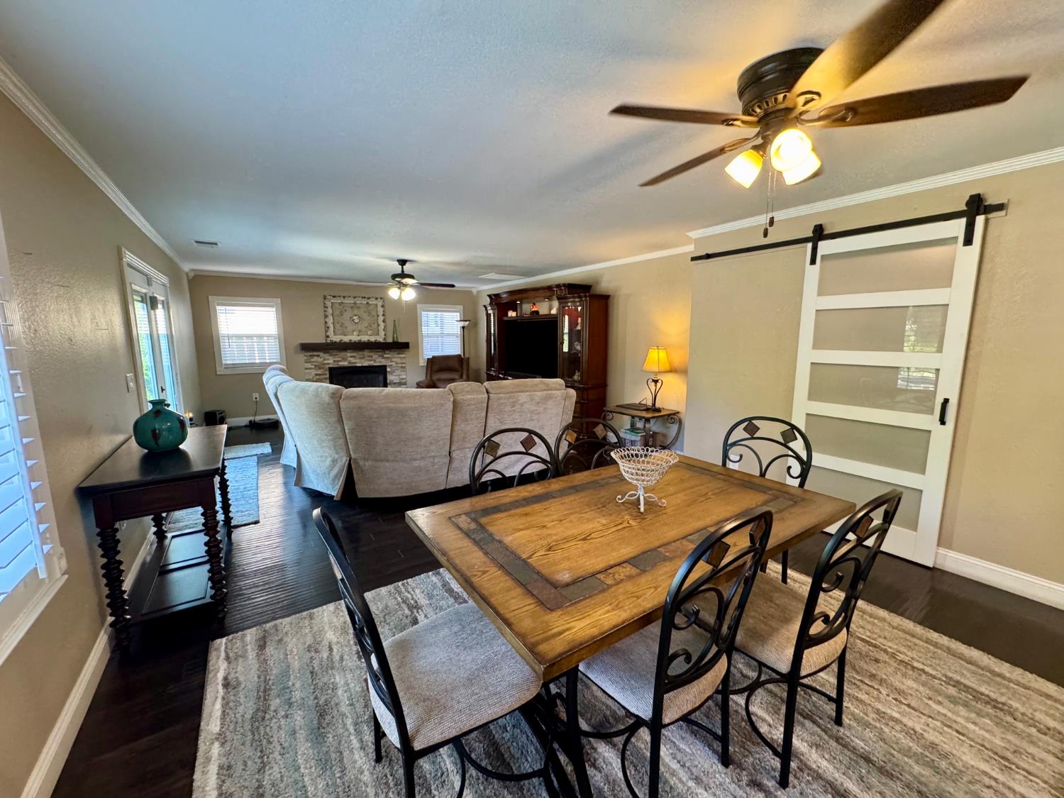 416 Crescent Dr, Los Banos, CA 93635