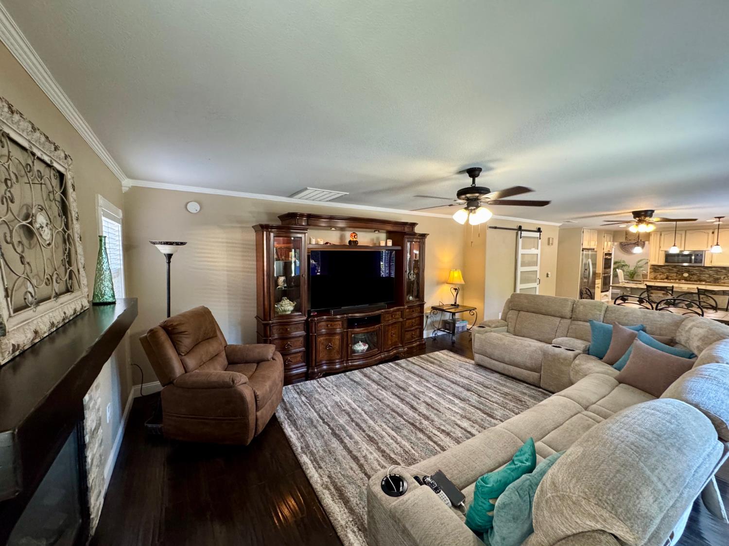 416 Crescent Dr, Los Banos, CA 93635