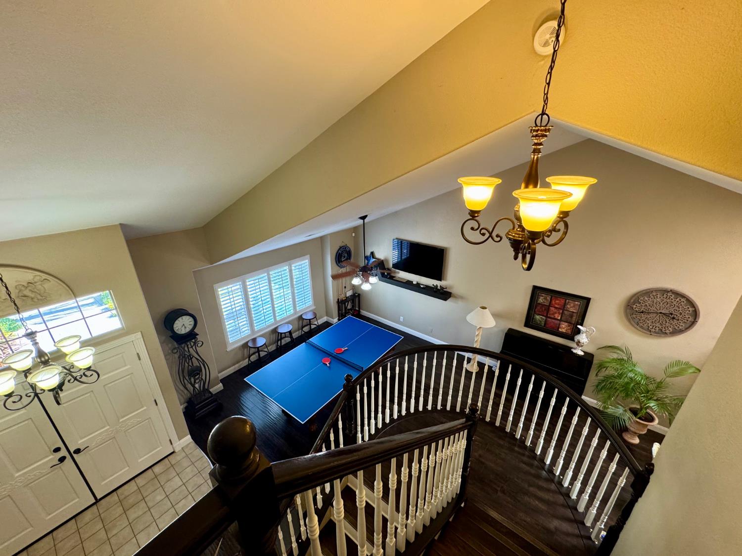 416 Crescent Dr, Los Banos, CA 93635