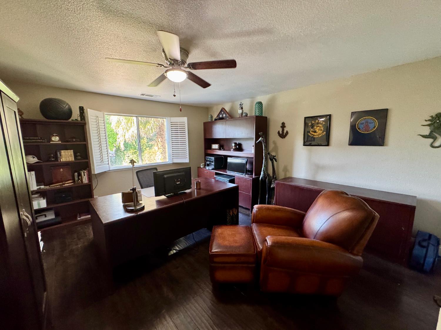 416 Crescent Dr, Los Banos, CA 93635