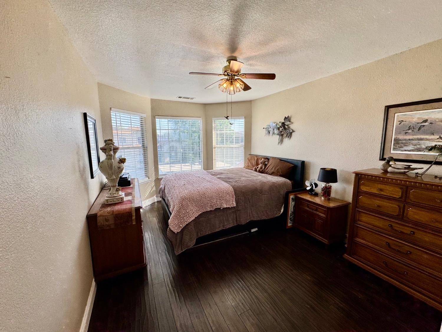 416 Crescent Dr, Los Banos, CA 93635