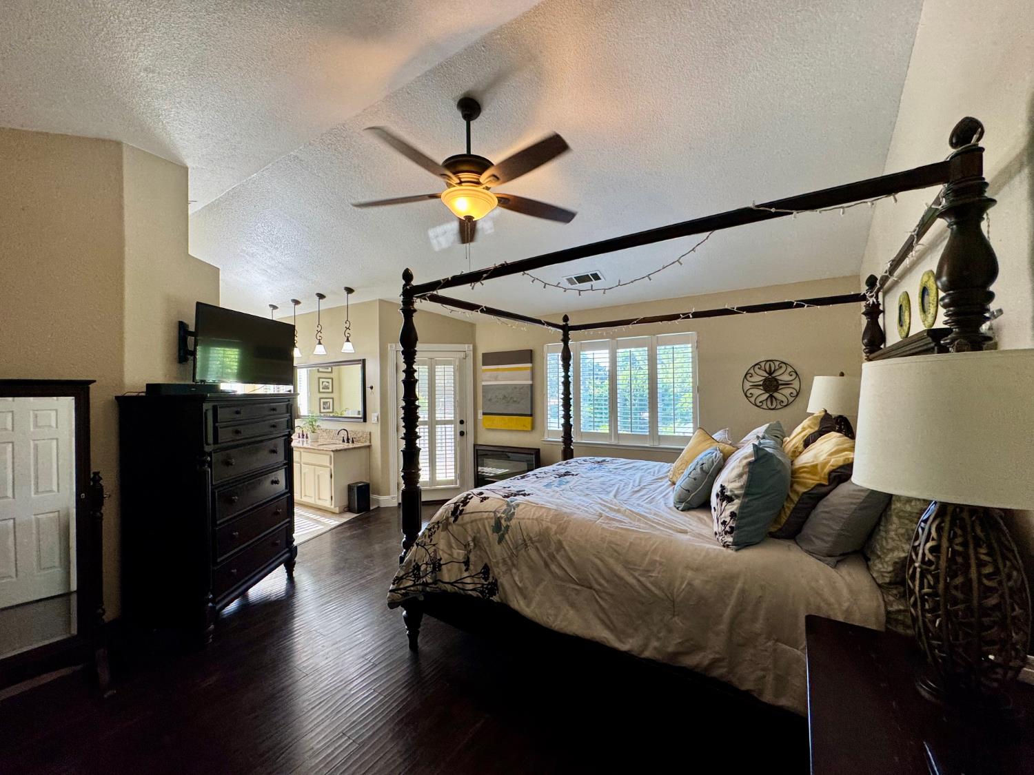 416 Crescent Dr, Los Banos, CA 93635