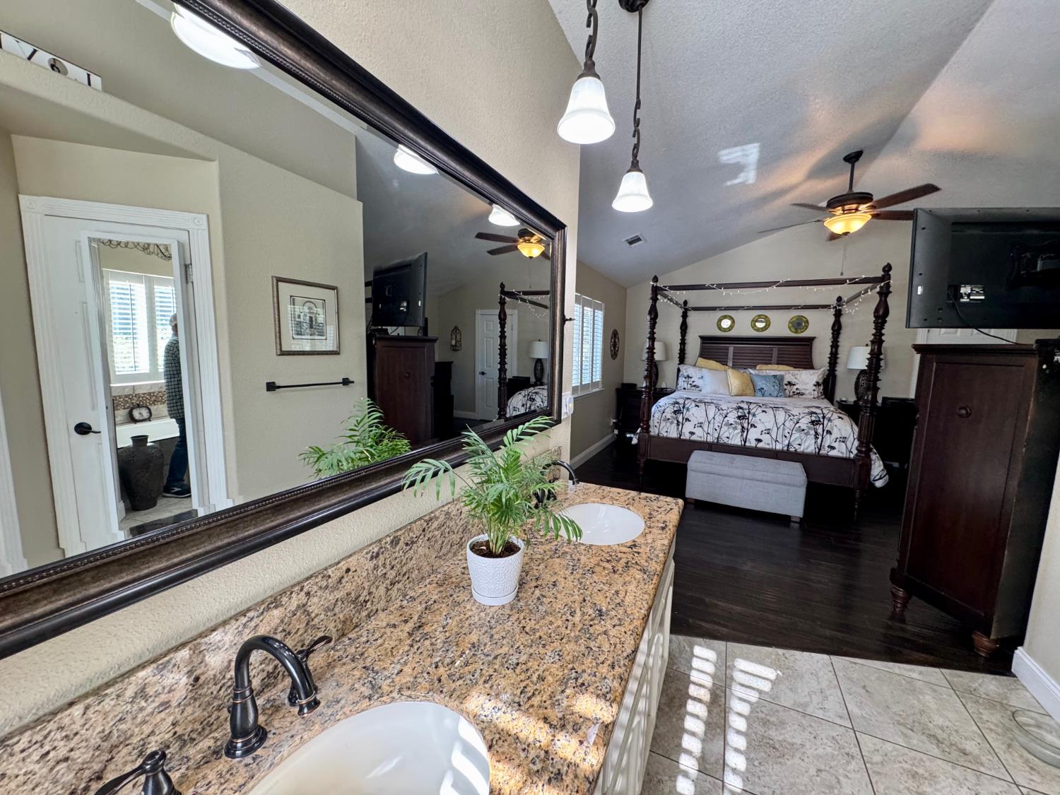 416 Crescent Dr, Los Banos, CA 93635