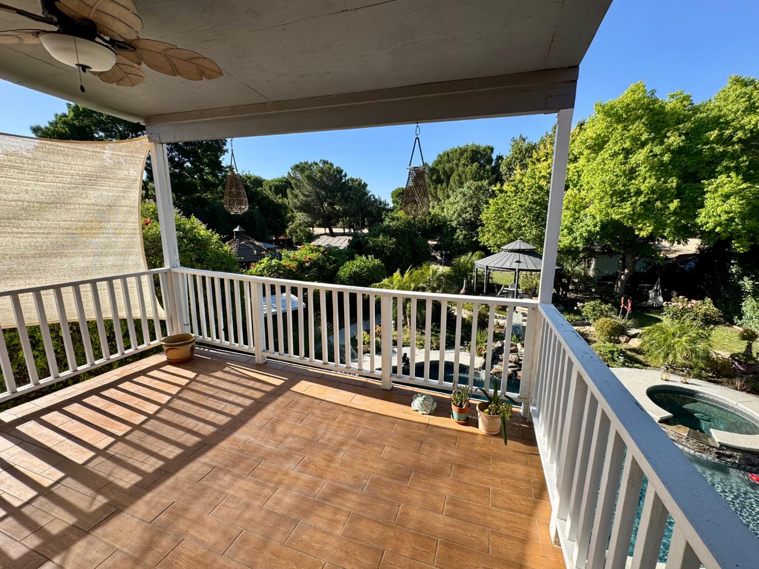 416 Crescent Dr, Los Banos, CA 93635