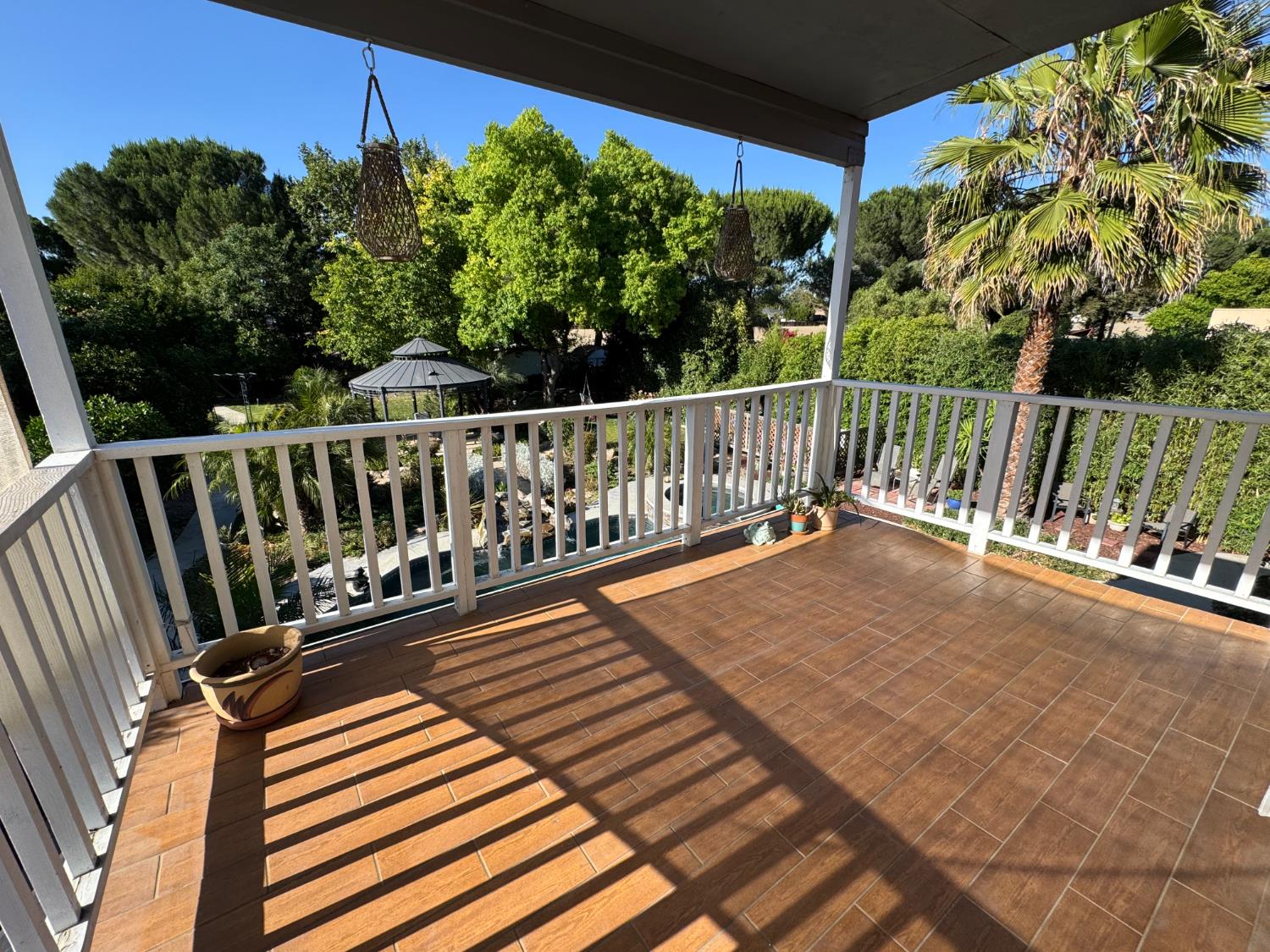 416 Crescent Dr, Los Banos, CA 93635