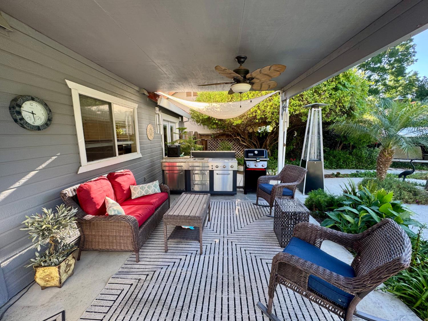 416 Crescent Dr, Los Banos, CA 93635