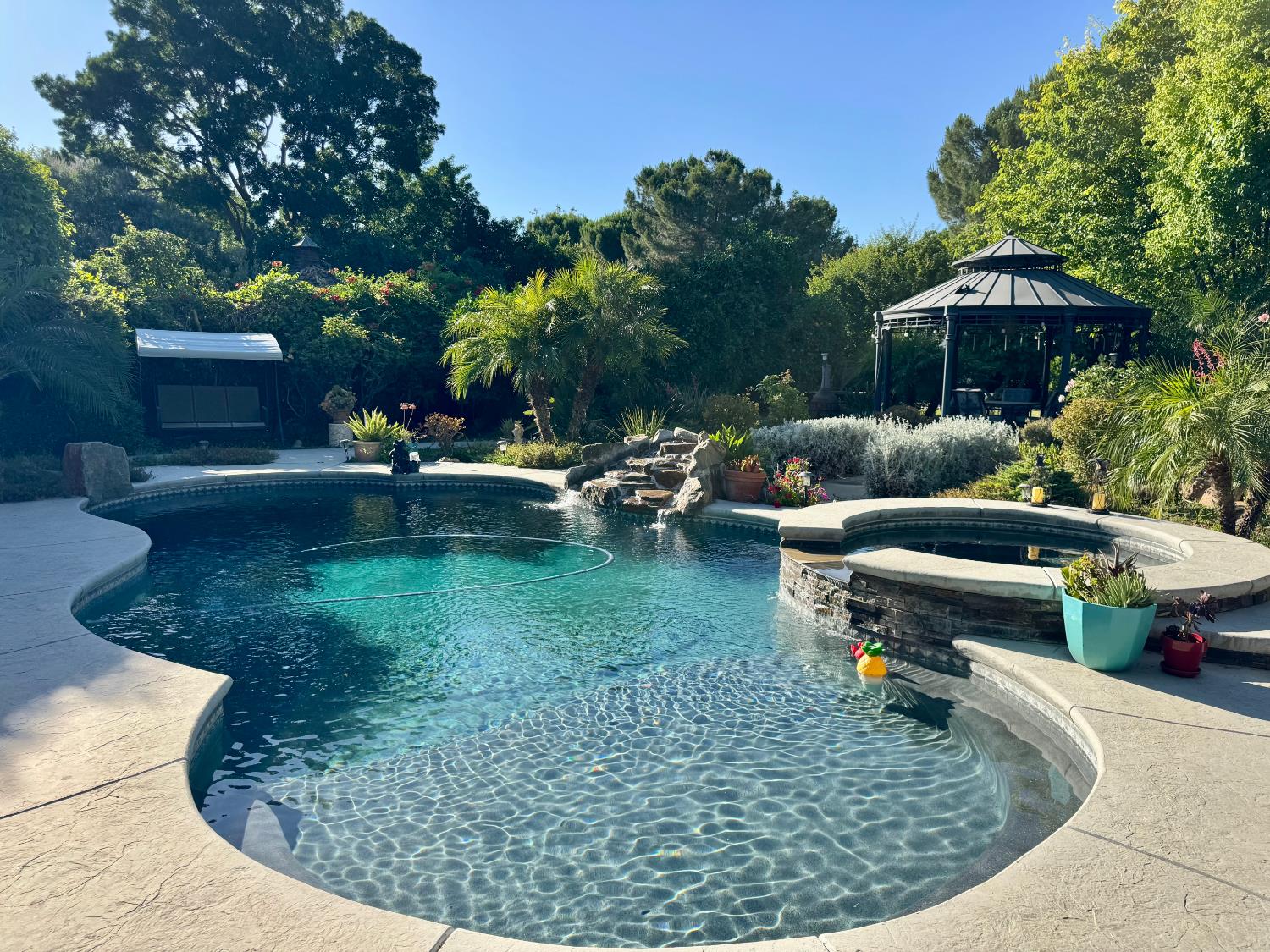 416 Crescent Dr, Los Banos, CA 93635
