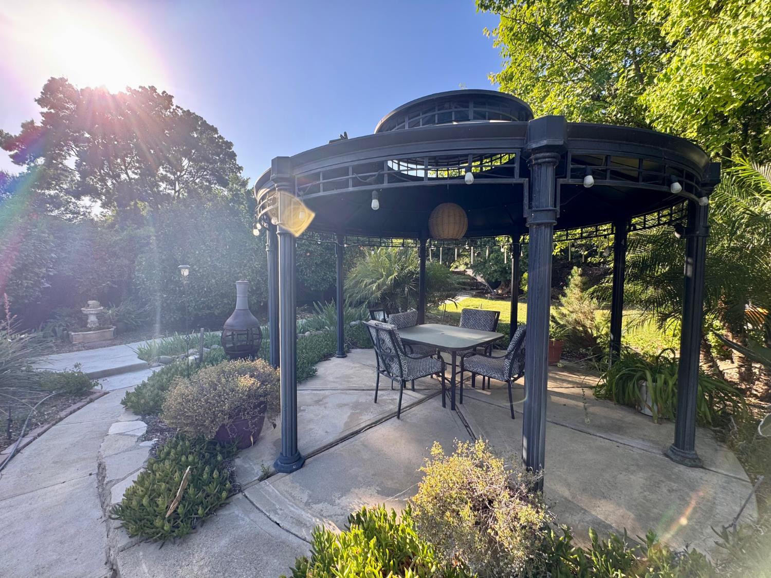 416 Crescent Dr, Los Banos, CA 93635
