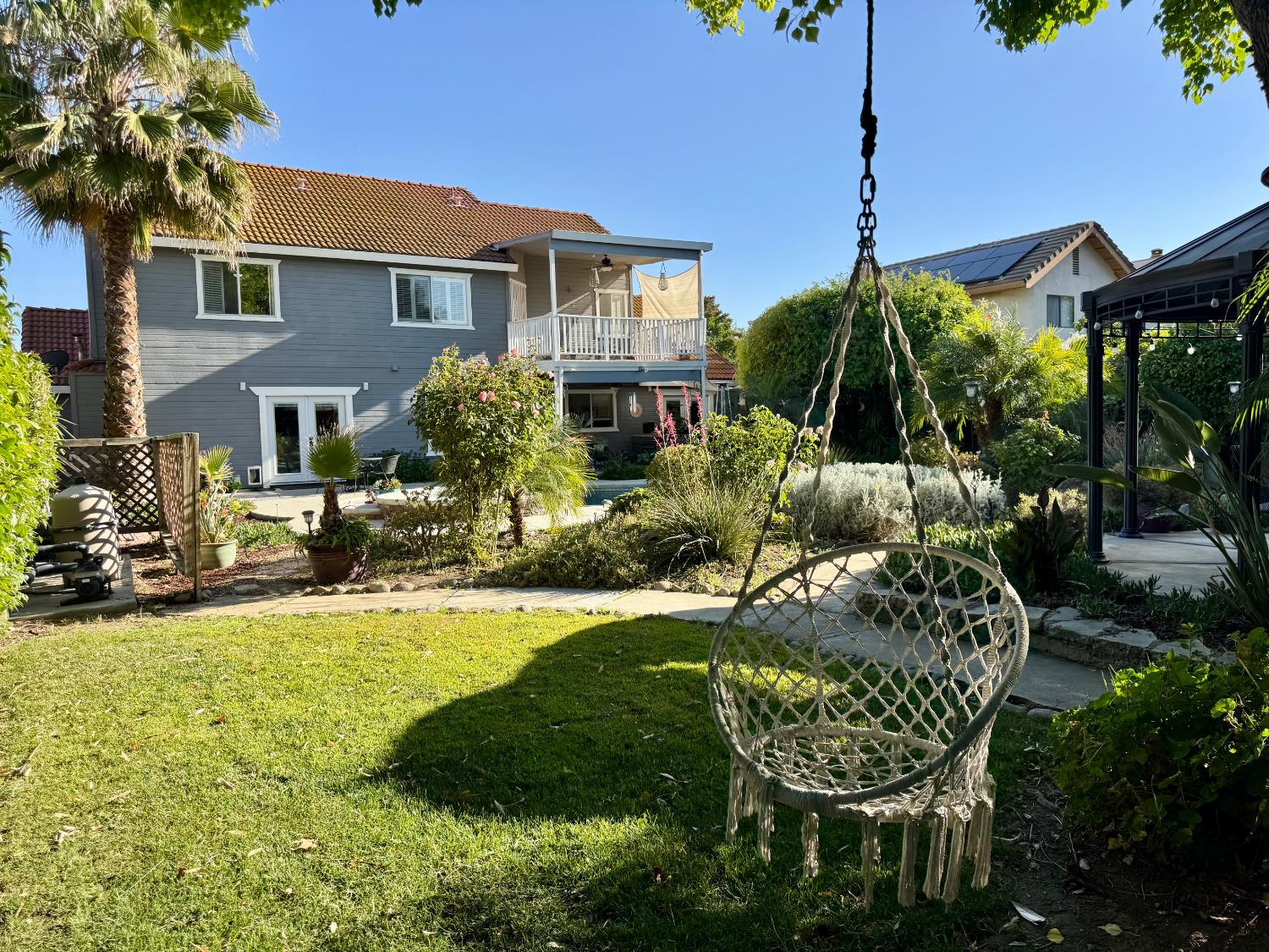 416 Crescent Dr, Los Banos, CA 93635