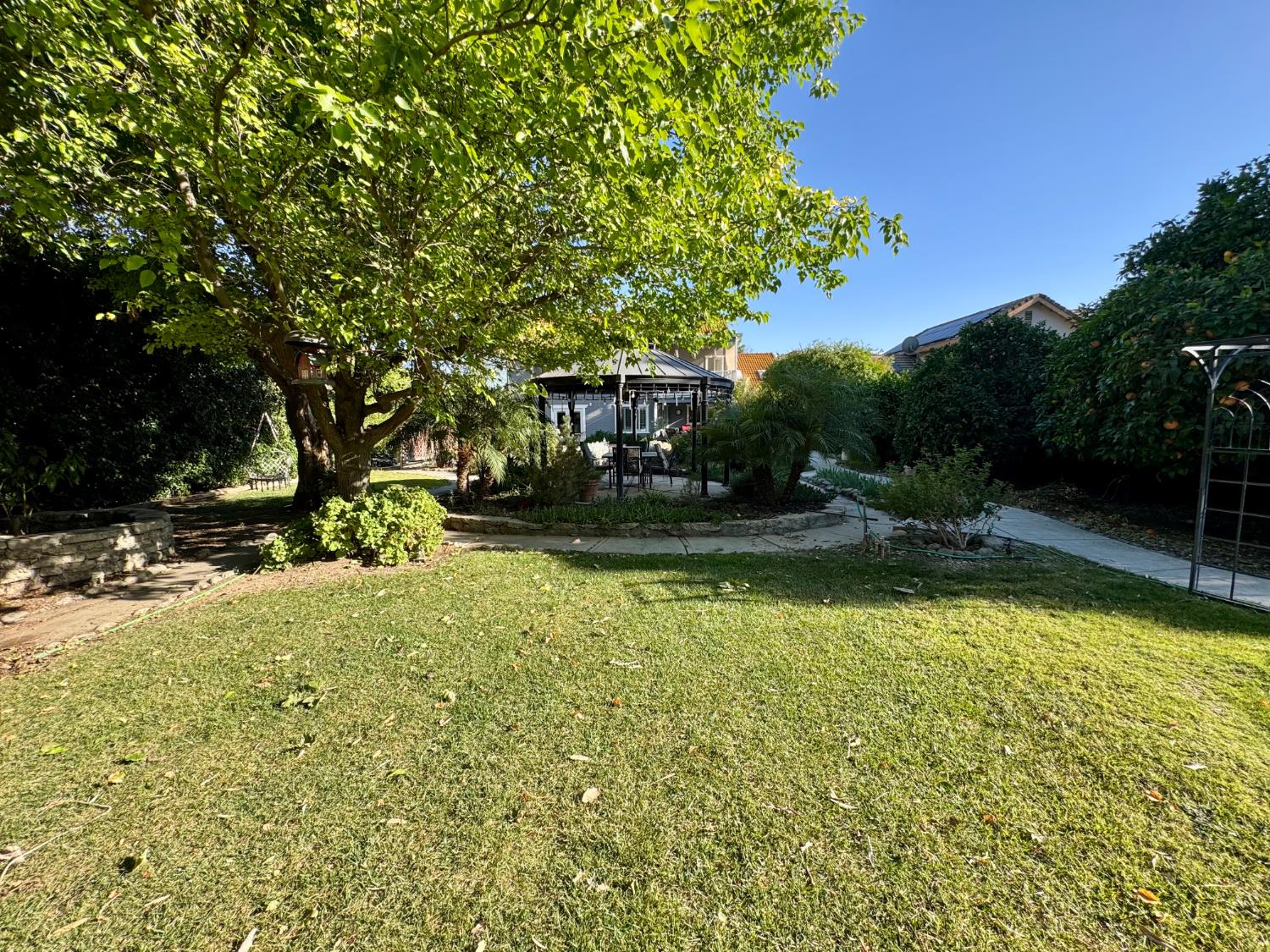 416 Crescent Dr, Los Banos, CA 93635
