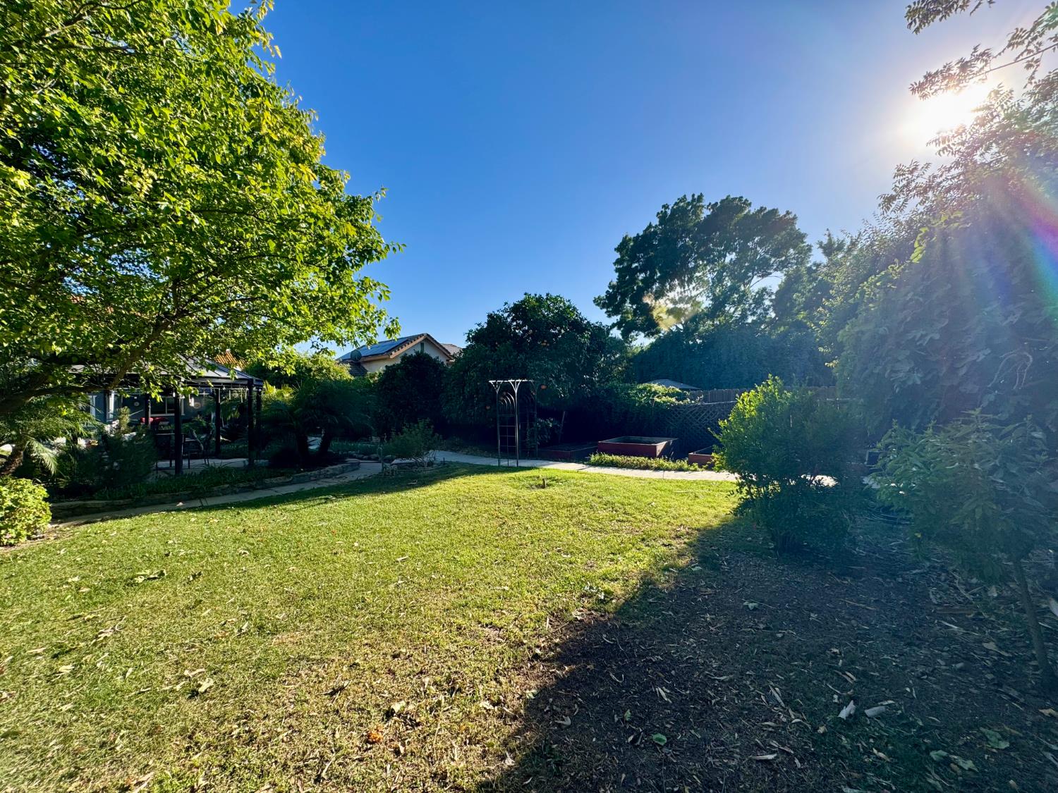 416 Crescent Dr, Los Banos, CA 93635